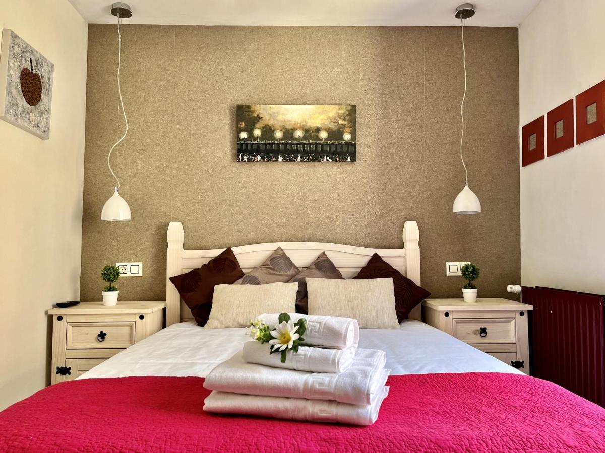 Hostal Nomadas By Gloove ビジャルバ・デ・ラ・シエラ エクステリア 写真